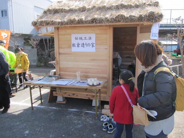 板倉づくりの小屋